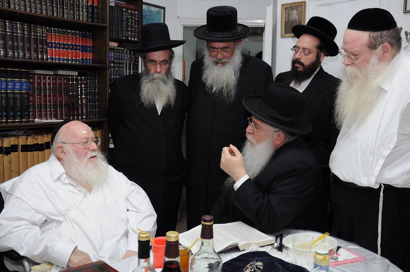 תיעוד: גדולי ישראל מוזמנים למעמד סיום הש"ס בירושלים