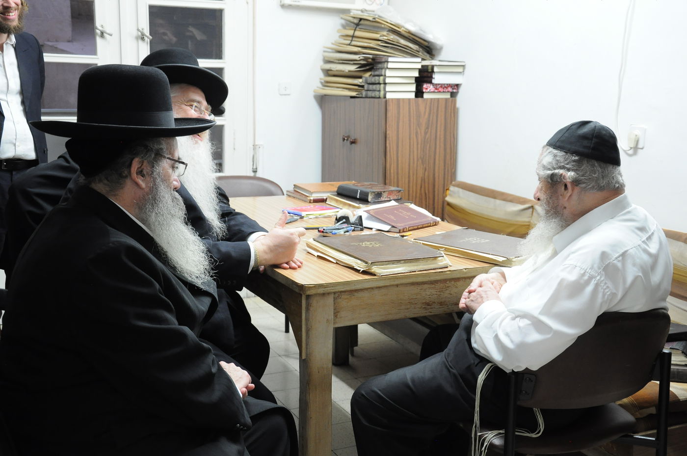 תיעוד: גדולי ישראל מוזמנים למעמד סיום הש"ס בירושלים