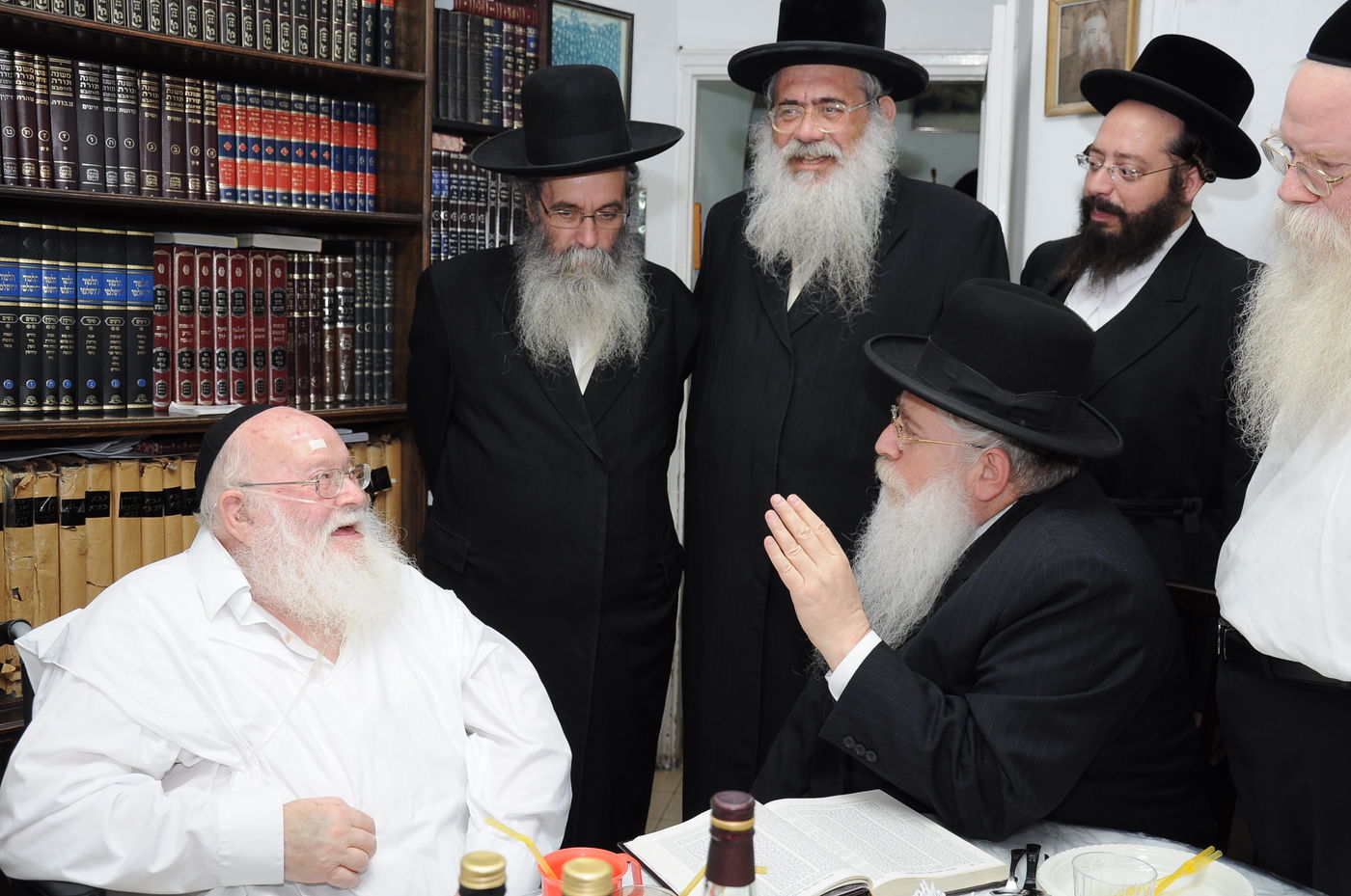 תיעוד: גדולי ישראל מוזמנים למעמד סיום הש"ס בירושלים