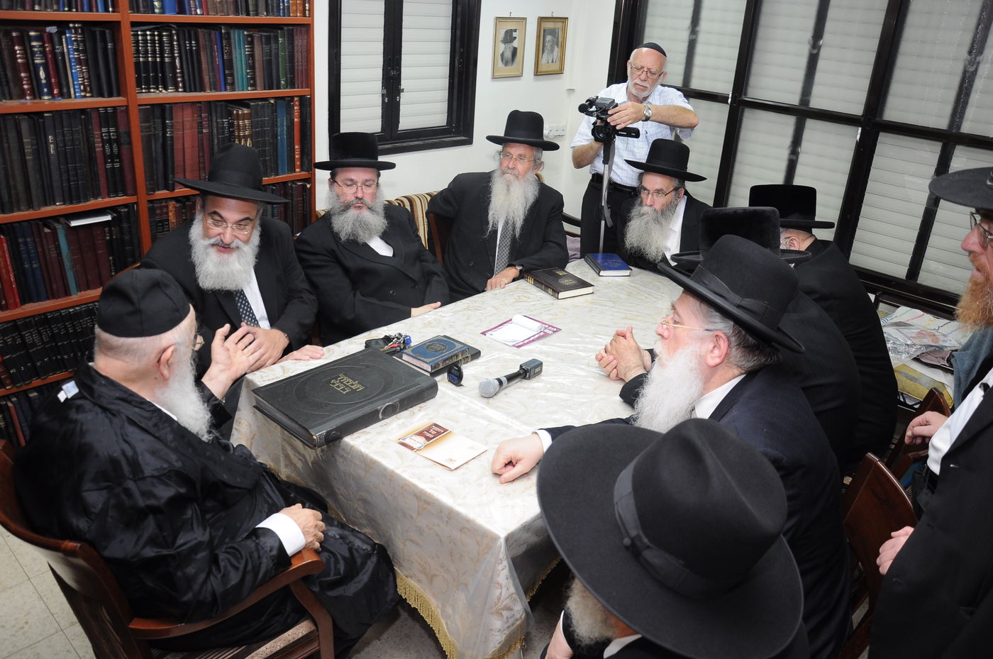 תיעוד: גדולי ישראל מוזמנים למעמד סיום הש"ס בירושלים