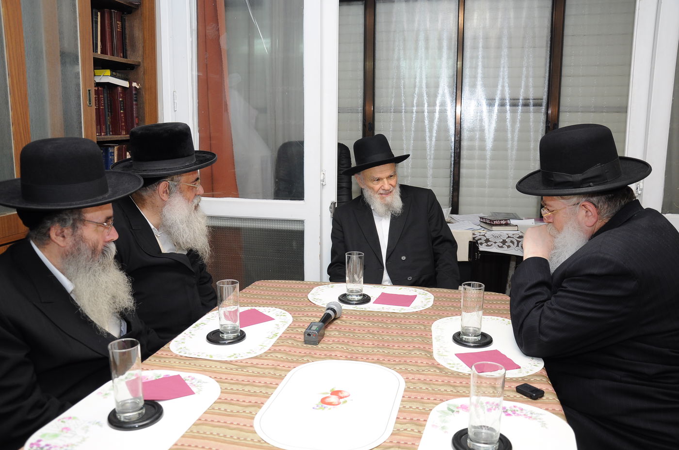 תיעוד: גדולי ישראל מוזמנים למעמד סיום הש"ס בירושלים