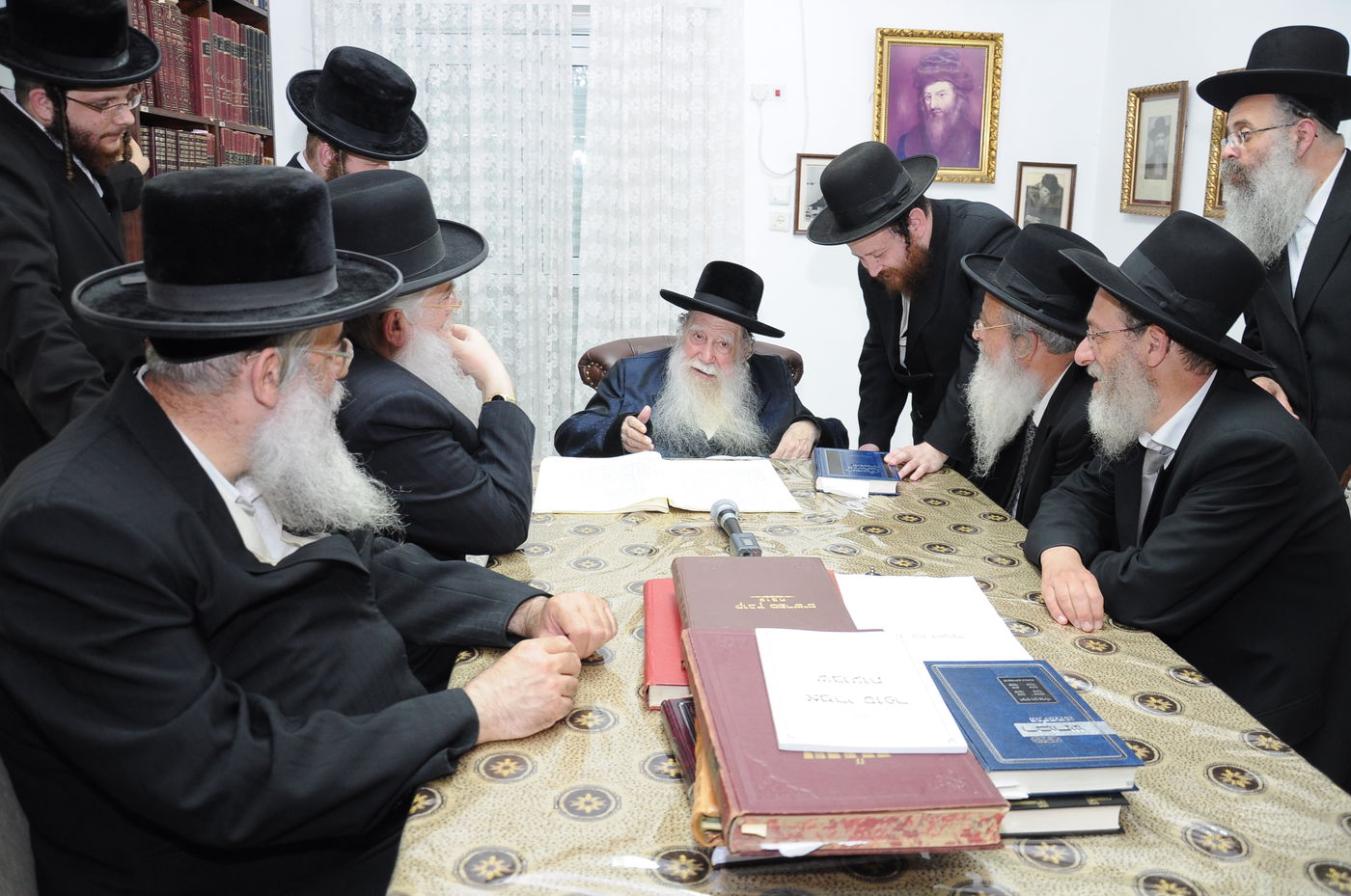 תיעוד: גדולי ישראל מוזמנים למעמד סיום הש"ס בירושלים