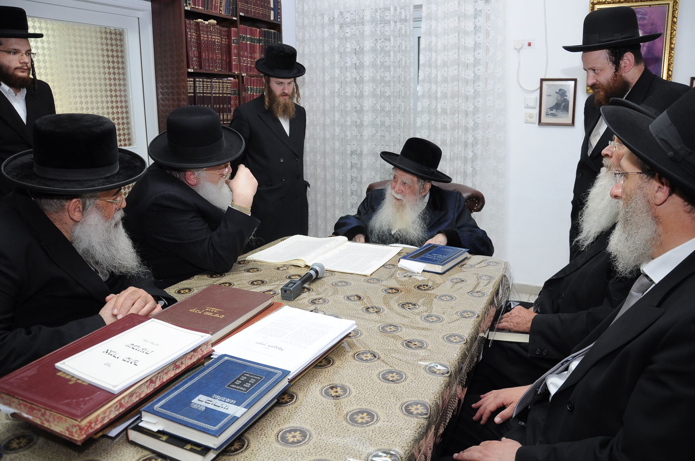 תיעוד: גדולי ישראל מוזמנים למעמד סיום הש"ס בירושלים