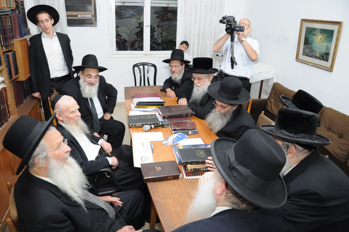 תיעוד: גדולי ישראל מוזמנים למעמד סיום הש"ס בירושלים