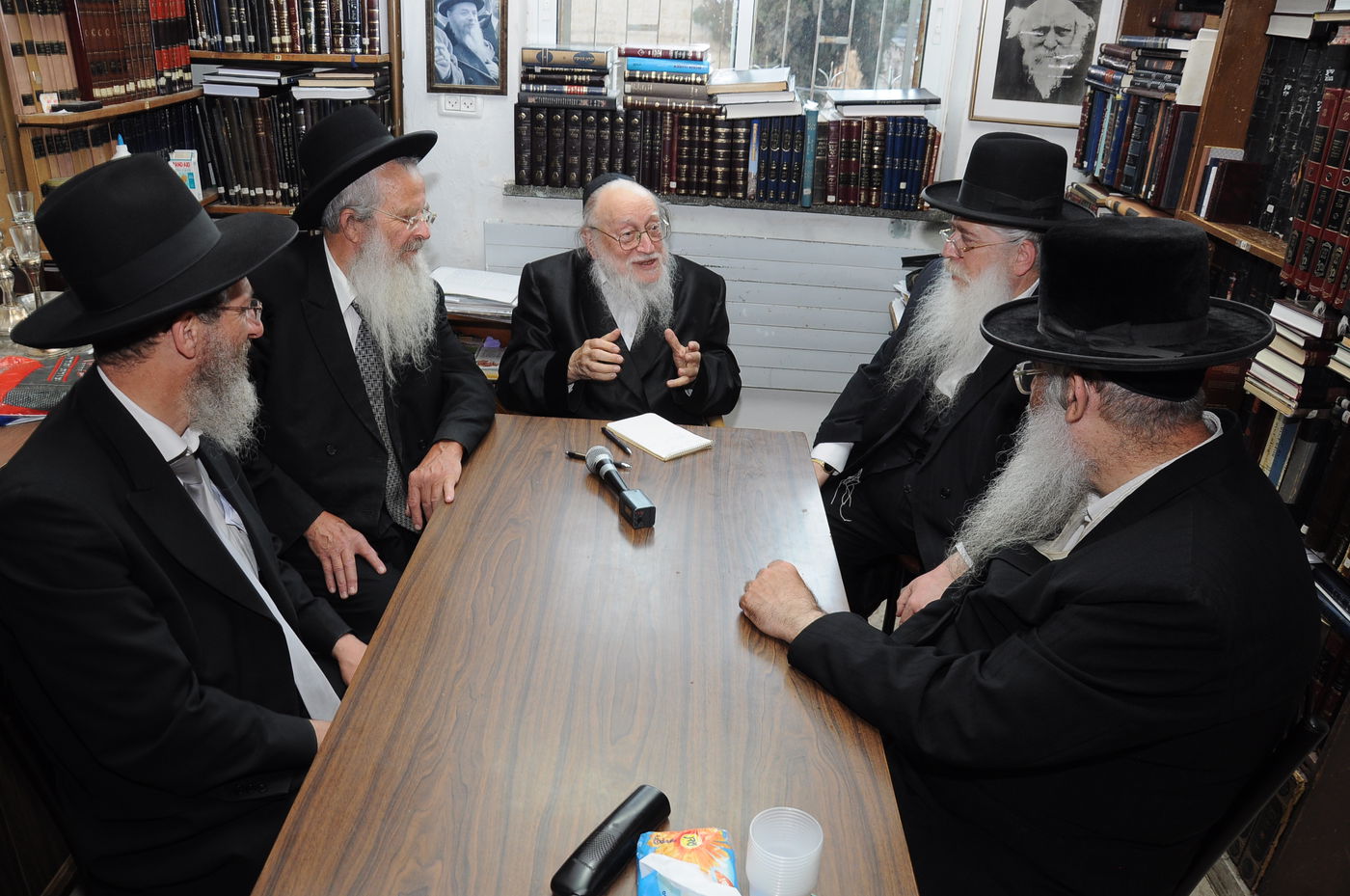 תיעוד: גדולי ישראל מוזמנים למעמד סיום הש"ס בירושלים