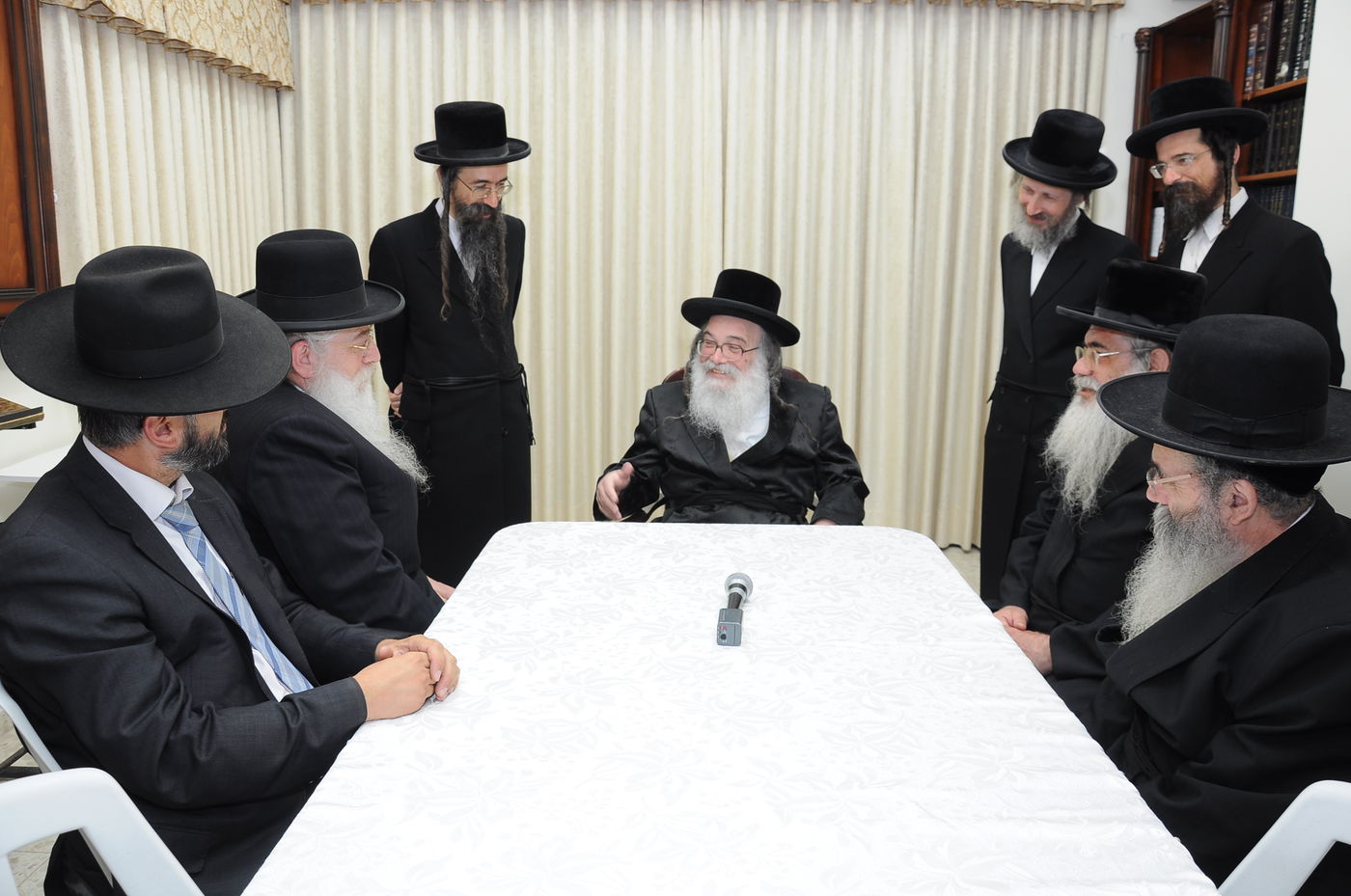 תיעוד: גדולי ישראל מוזמנים למעמד סיום הש"ס בירושלים