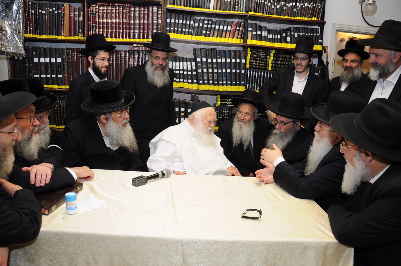 תיעוד: גדולי ישראל מוזמנים למעמד סיום הש"ס בירושלים