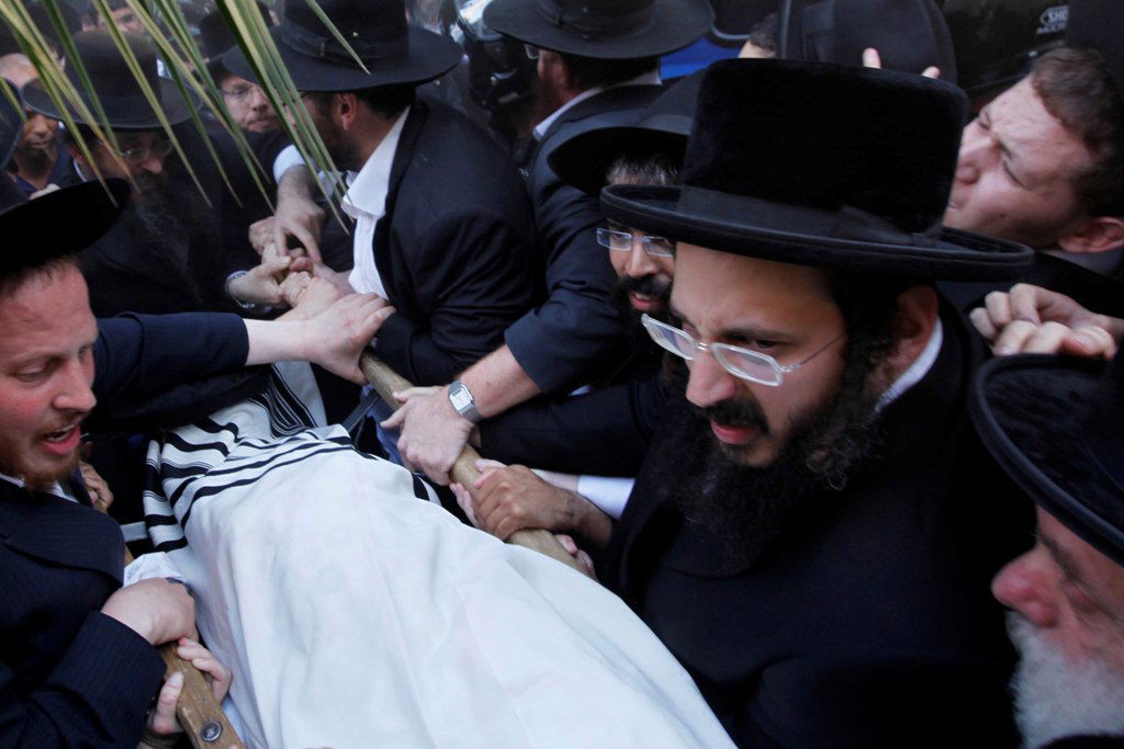 תַחַת-כְּנָפָיו תֶּחְסֶה • מיטת מרן הרב אלישיב זצ"ל • תיעוד ראשוני