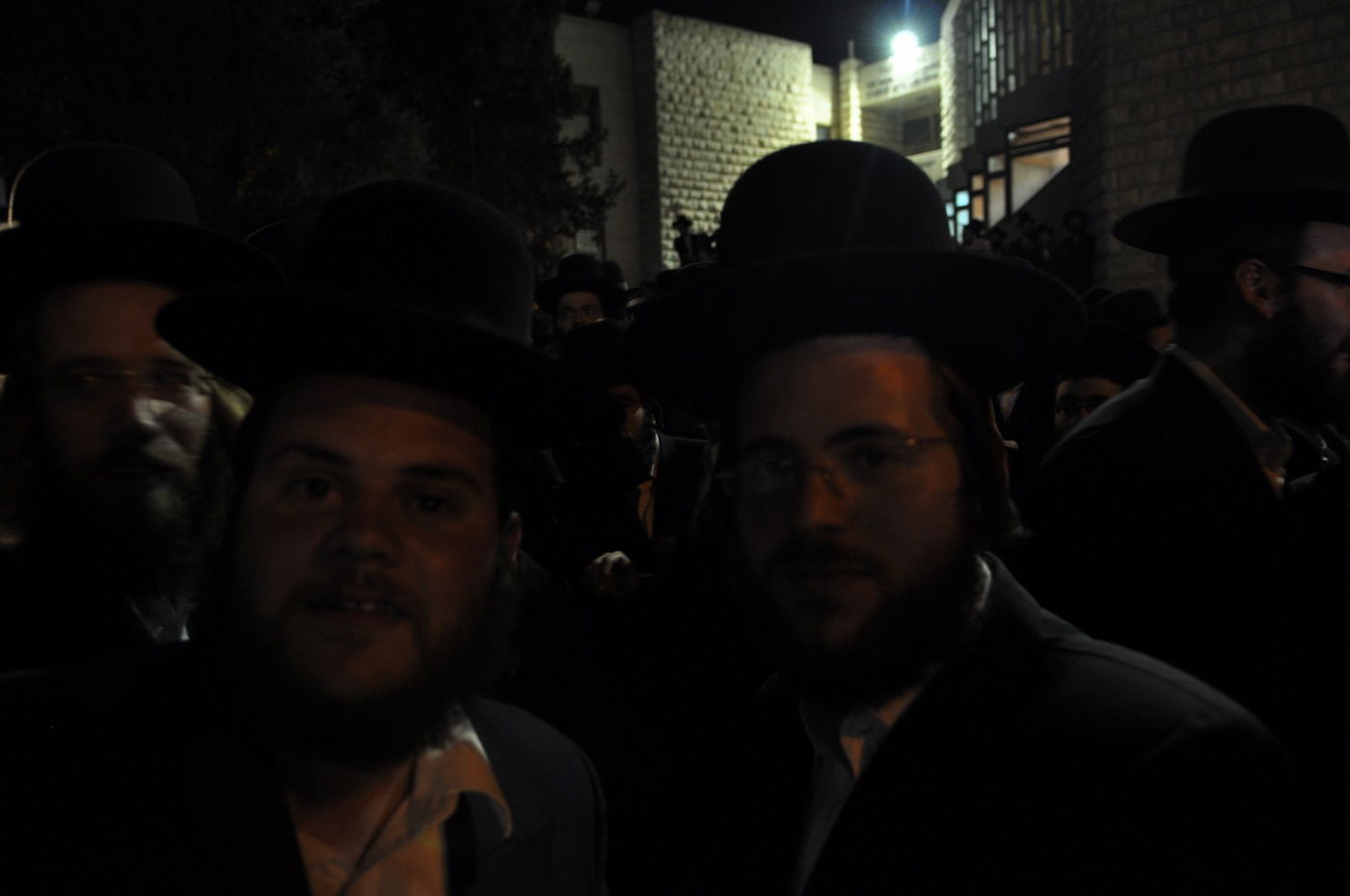 מלווים את פוסק הדור למנוחות: מאות אלפים בהלווית הגרי"ש אלישיב