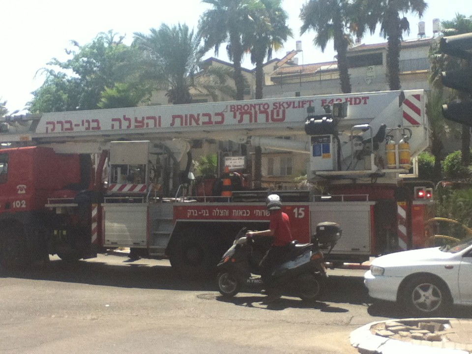 אש בבני-ברק: שריפה בבניין דירות בעיר
