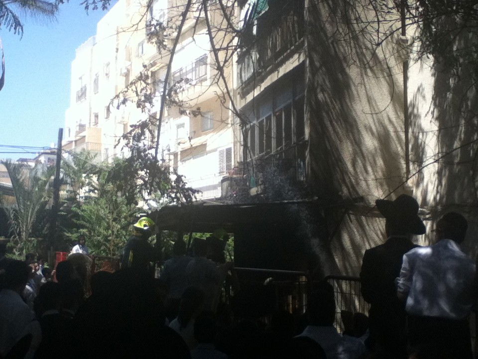 אש בבני-ברק: שריפה בבניין דירות בעיר