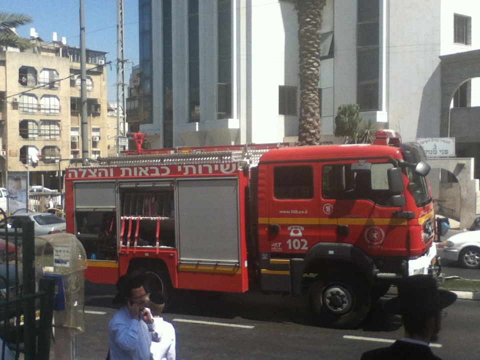 אש בבני-ברק: שריפה בבניין דירות בעיר