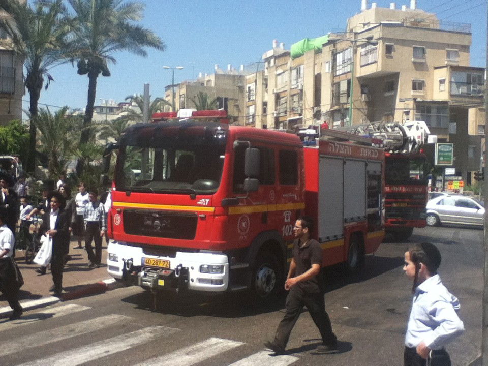 אש בבני-ברק: שריפה בבניין דירות בעיר