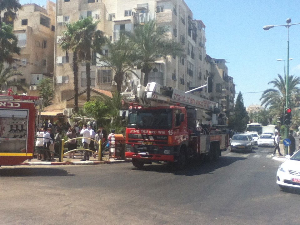 אש בבני-ברק: שריפה בבניין דירות בעיר