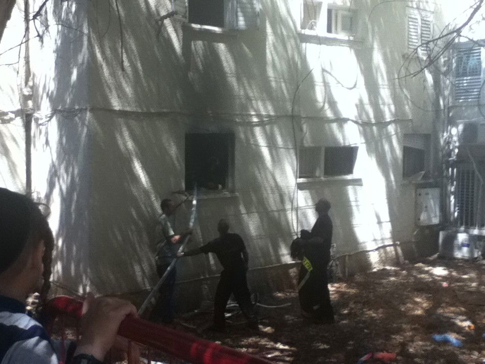 אש בבני-ברק: שריפה בבניין דירות בעיר