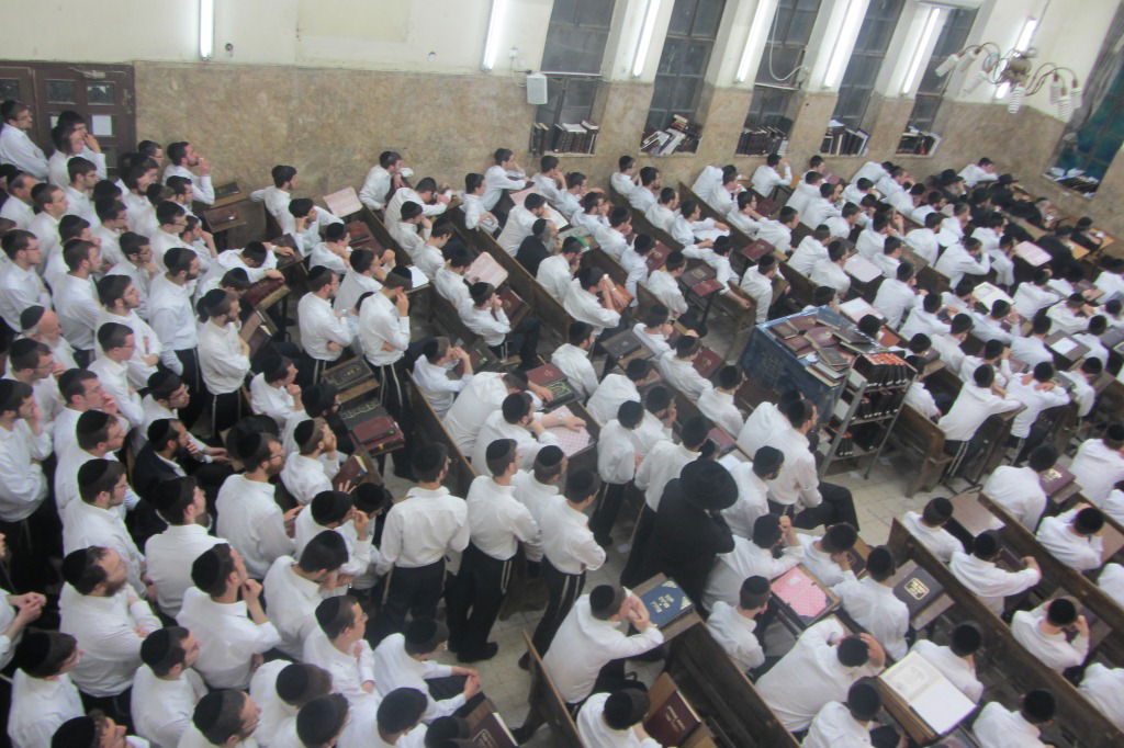 פוניבז' אבלה על מרן הרב אלישיב