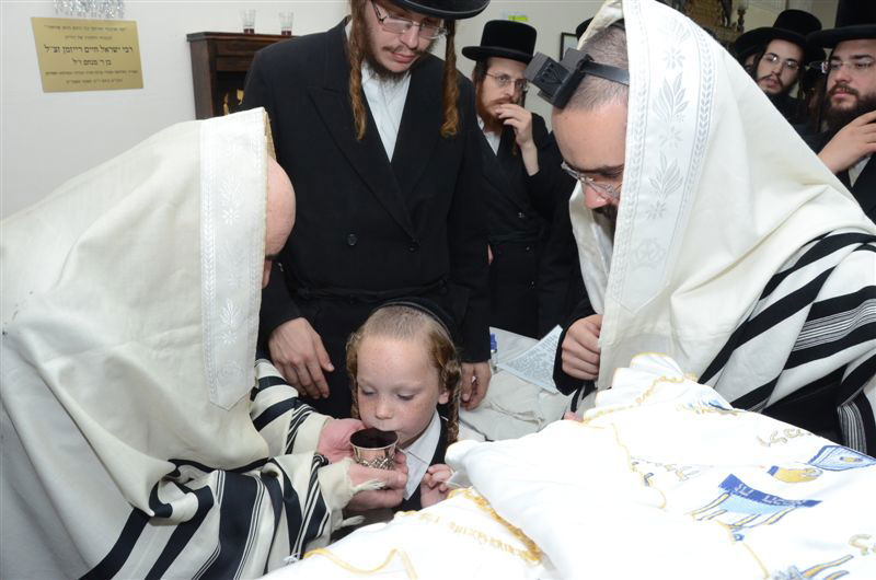 האדמו"ר מלעלוב ביקר בחיפה, כובד בנסדקאות וערך 'לחיים טיש'