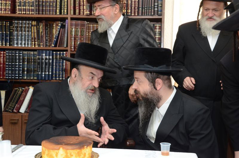 האדמו"ר מלעלוב ביקר בחיפה, כובד בנסדקאות וערך 'לחיים טיש'