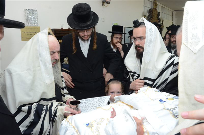 האדמו"ר מלעלוב ביקר בחיפה, כובד בנסדקאות וערך 'לחיים טיש'