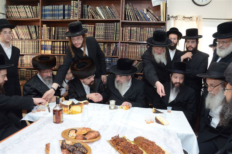 האדמו"ר מלעלוב ביקר בחיפה, כובד בנסדקאות וערך 'לחיים טיש'