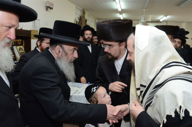 האדמו"ר מלעלוב ביקר בחיפה, כובד בנסדקאות וערך 'לחיים טיש'