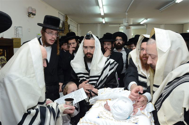 האדמו"ר מלעלוב ביקר בחיפה, כובד בנסדקאות וערך 'לחיים טיש'