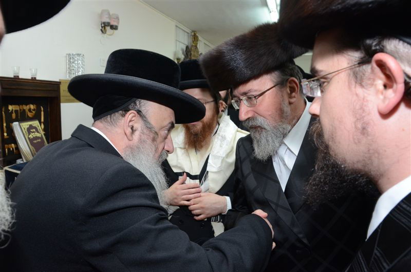 האדמו"ר מלעלוב ביקר בחיפה, כובד בנסדקאות וערך 'לחיים טיש'