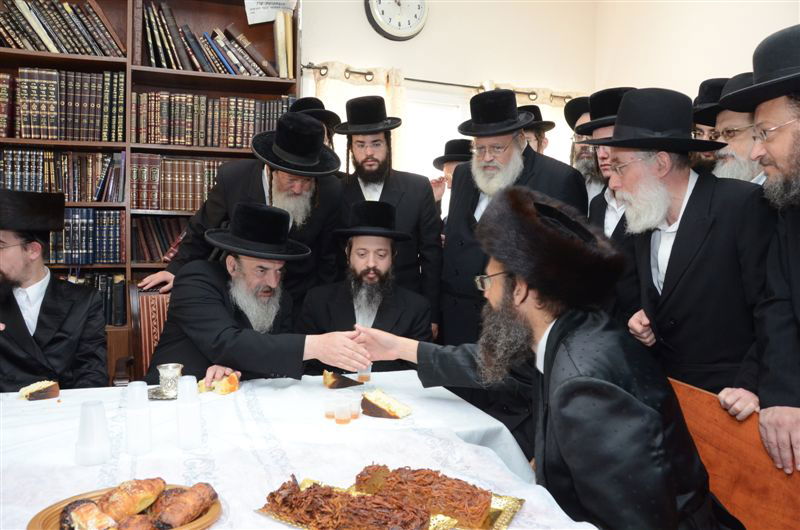 האדמו"ר מלעלוב ביקר בחיפה, כובד בנסדקאות וערך 'לחיים טיש'