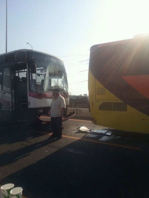 אוטובוסים התנגשו, חרדים נפצעו