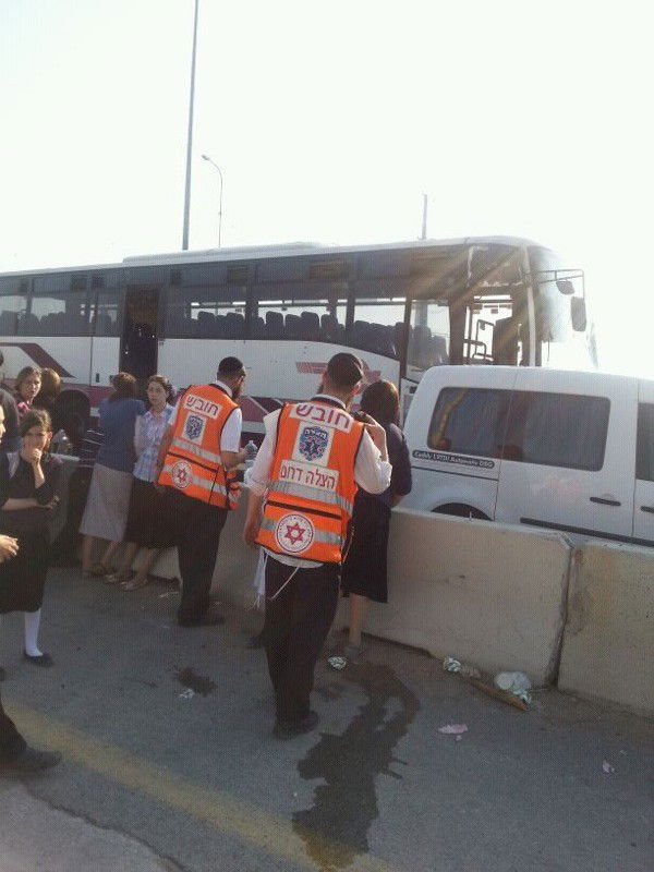 אוטובוסים התנגשו, חרדים נפצעו