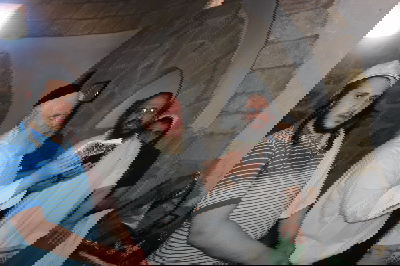 גלריה: אברכים חרדים בכאפיות ביקרו בקבר אהרן הכהן בירדן