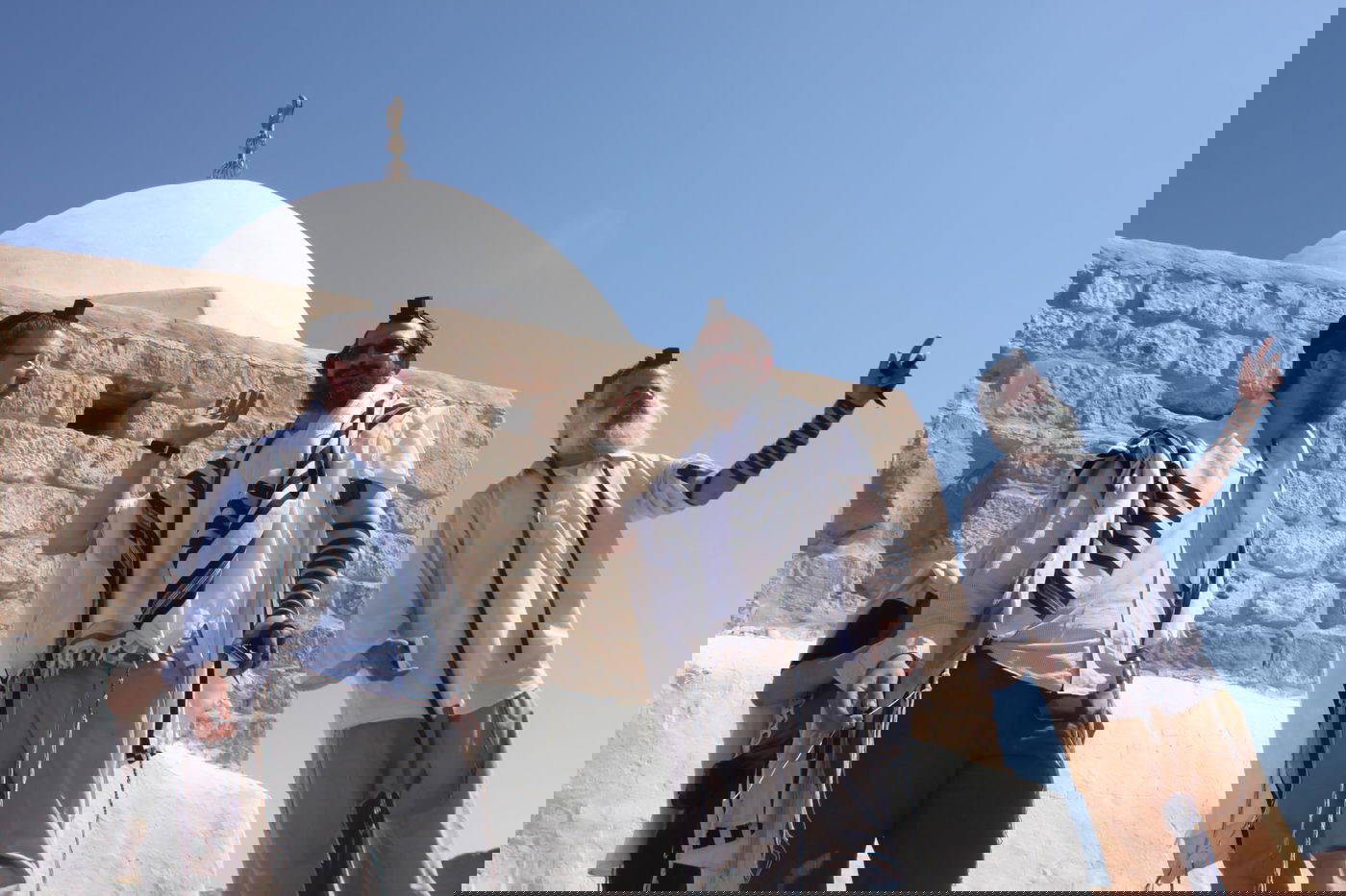 גלריה: אברכים חרדים בכאפיות ביקרו בקבר אהרן הכהן בירדן