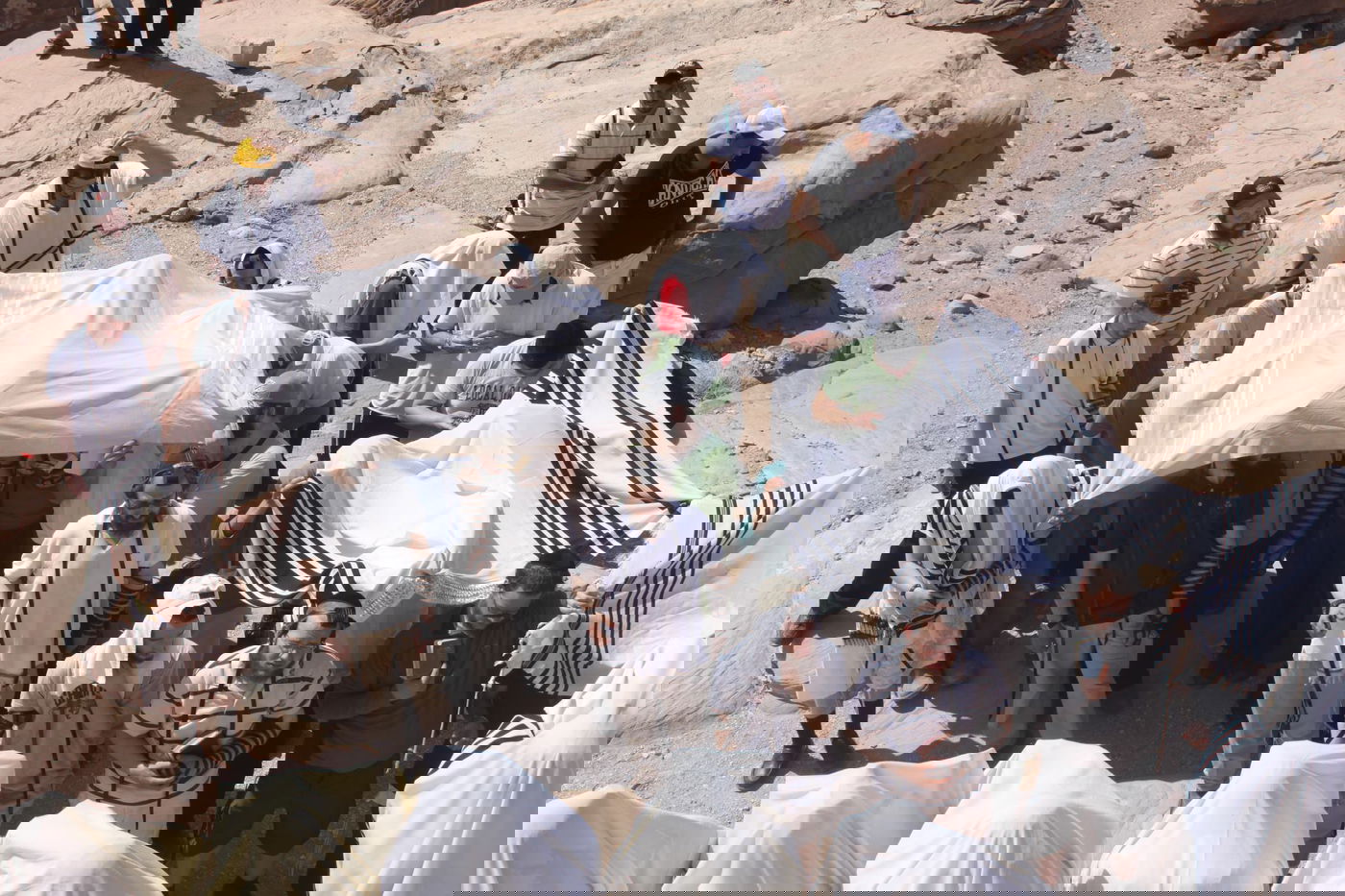 גלריה: אברכים חרדים בכאפיות ביקרו בקבר אהרן הכהן בירדן