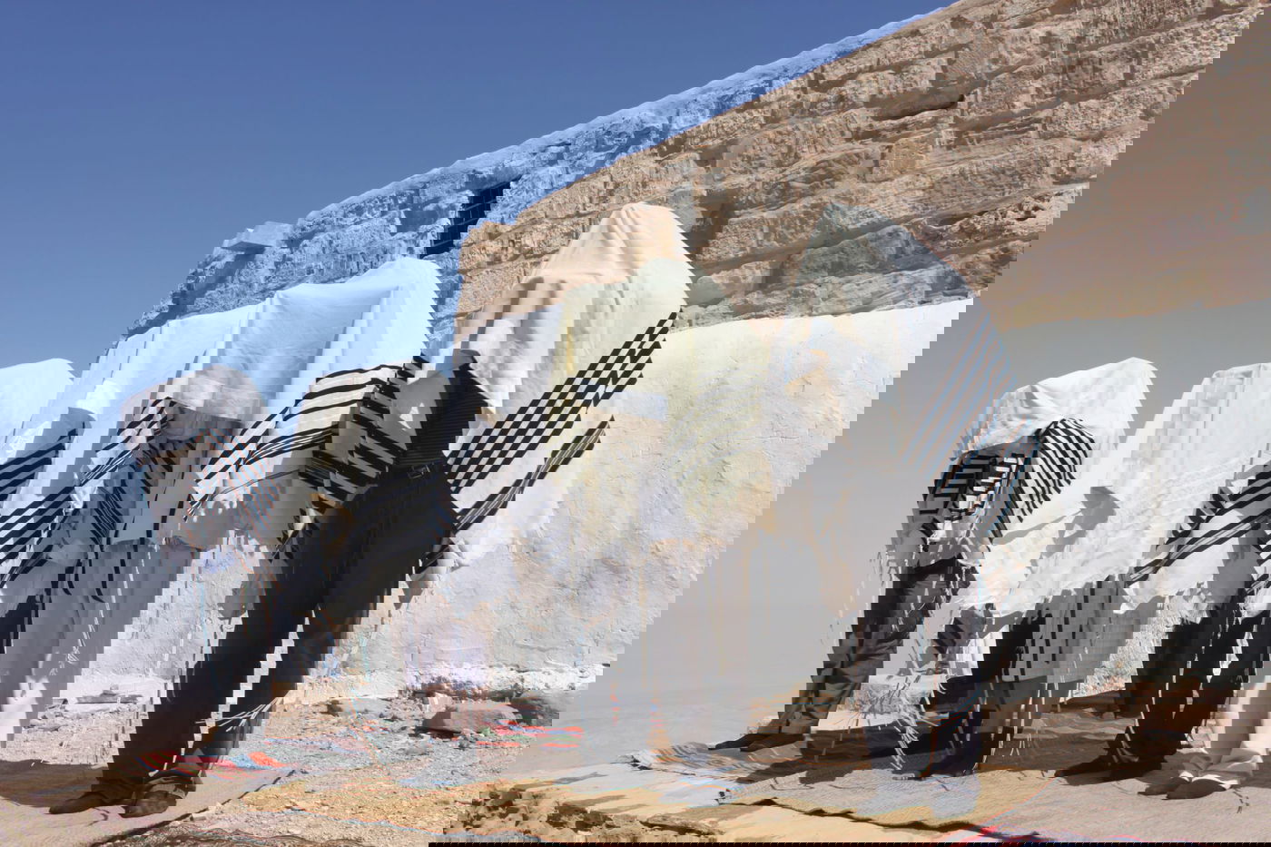 גלריה: אברכים חרדים בכאפיות ביקרו בקבר אהרן הכהן בירדן