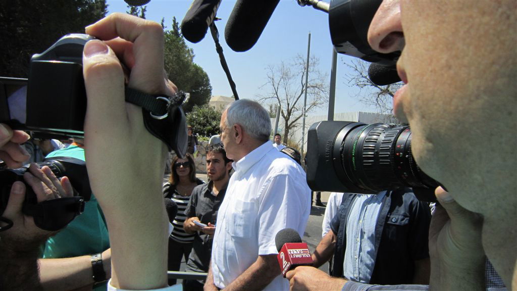 צפו: כך מתמודדים עם פיגוע ברכבת הקלה