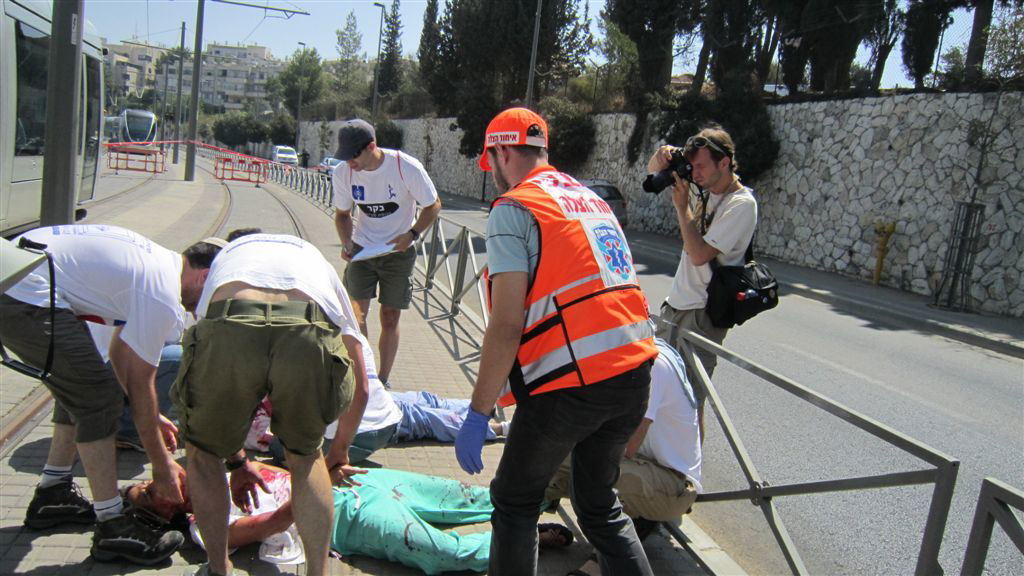 צפו: כך מתמודדים עם פיגוע ברכבת הקלה
