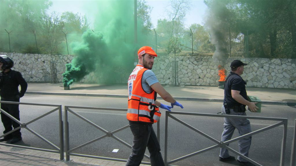 צפו: כך מתמודדים עם פיגוע ברכבת הקלה