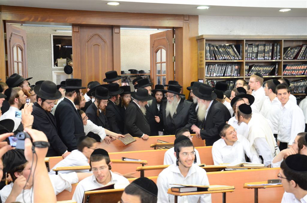 ראשי הישיבה הזמינו והאדמו"ר מצאנז ביקר בהיכל ישיבת סלבודקא