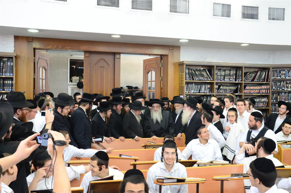 ראשי הישיבה הזמינו והאדמו"ר מצאנז ביקר בהיכל ישיבת סלבודקא