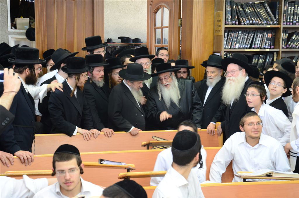 ראשי הישיבה הזמינו והאדמו"ר מצאנז ביקר בהיכל ישיבת סלבודקא