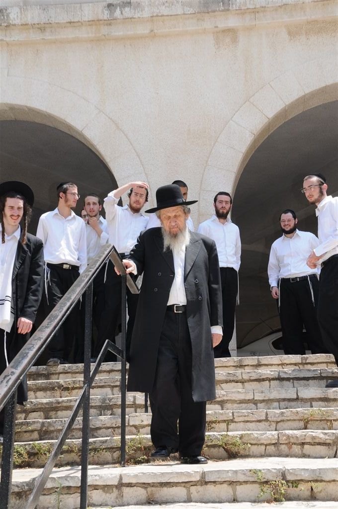 ראשי הישיבה הזמינו והאדמו"ר מצאנז ביקר בהיכל ישיבת סלבודקא