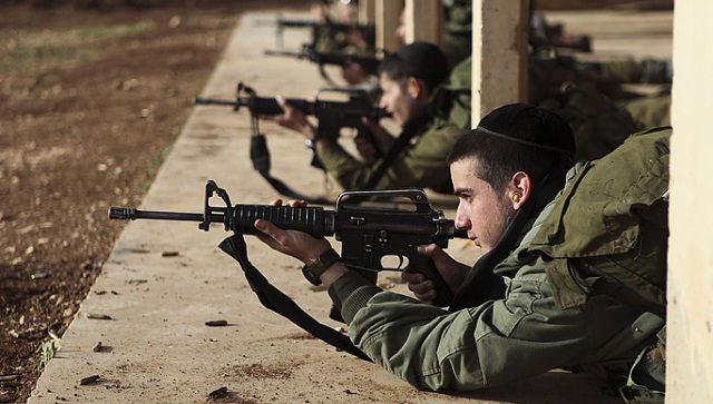 חיילי נצח יהודה באימון