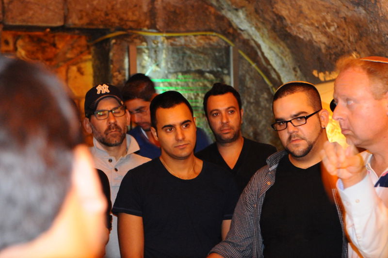 ישי לפידות הביא קבוצת אומנים לכותל המערבי