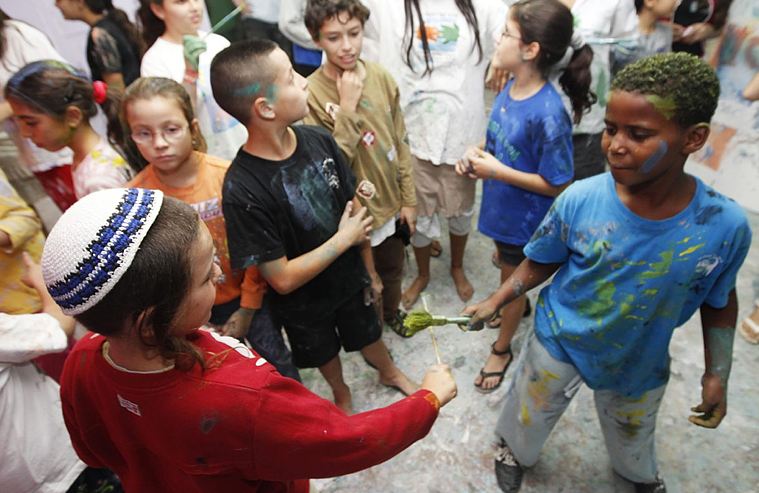 תלמידים חילונים ודתיים יחדיו