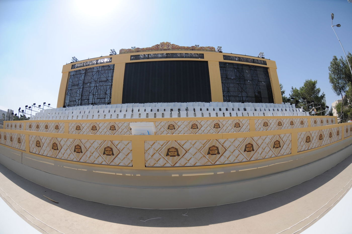 מתחם סיום הש"ס בחניון גבעת התחמושת.