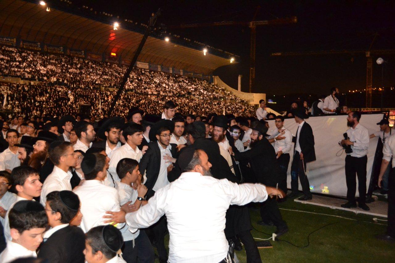 מעמד הרבבות במעמד סיום הש"ס באצטדיון טדי • גלרית ענק