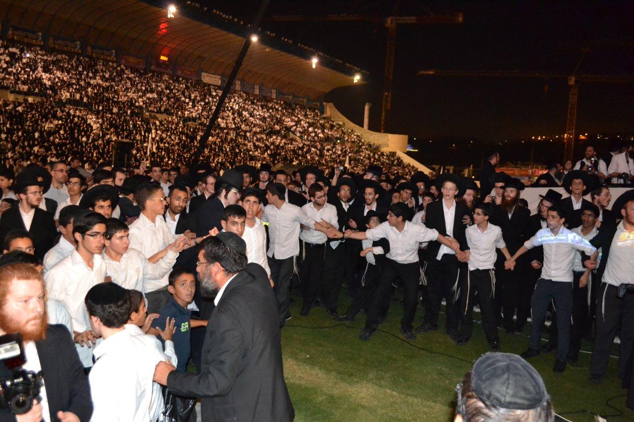 מעמד הרבבות במעמד סיום הש"ס באצטדיון טדי • גלרית ענק