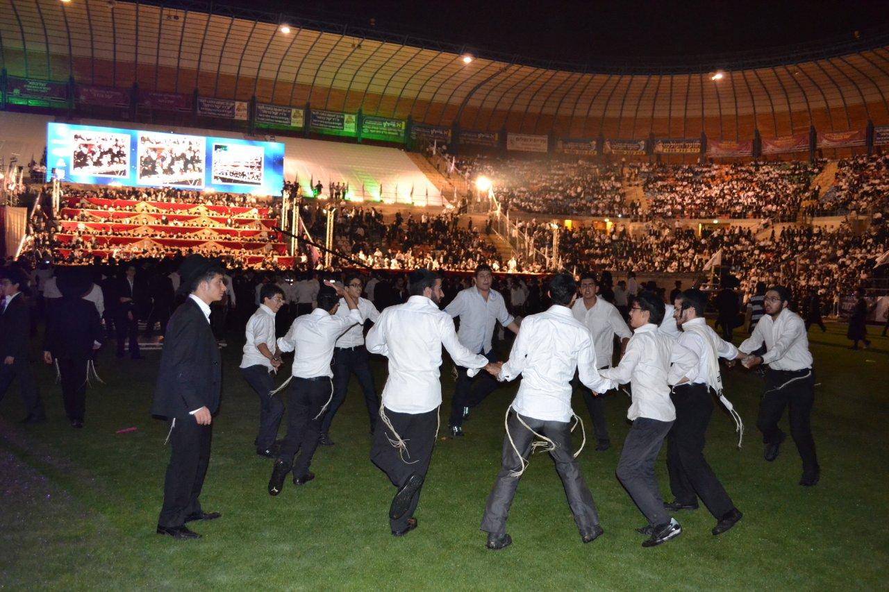 מעמד הרבבות במעמד סיום הש"ס באצטדיון טדי • גלרית ענק