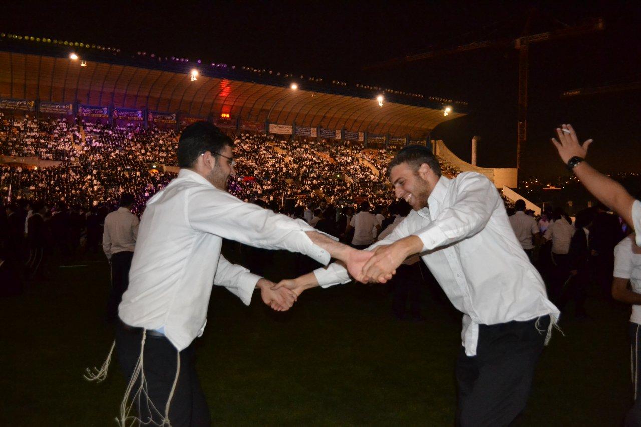 מעמד הרבבות במעמד סיום הש"ס באצטדיון טדי • גלרית ענק