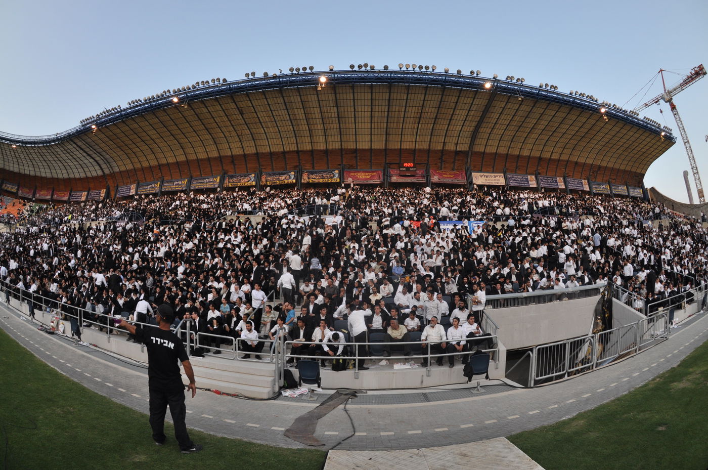 מעמד הרבבות במעמד סיום הש"ס באצטדיון טדי • גלרית ענק